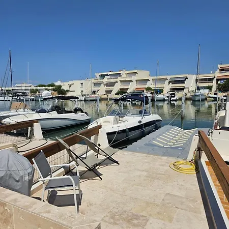 Marina Pied Dans L'eau